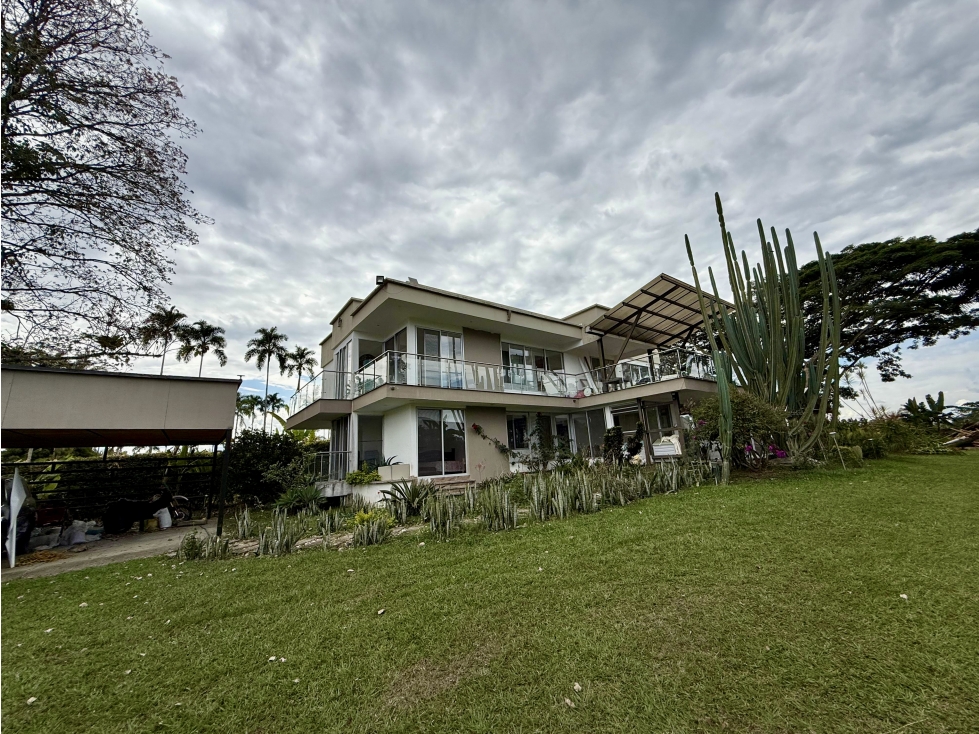 Renta de Amplia Casa Campestre con 5 Habitaciones en Renta - 2