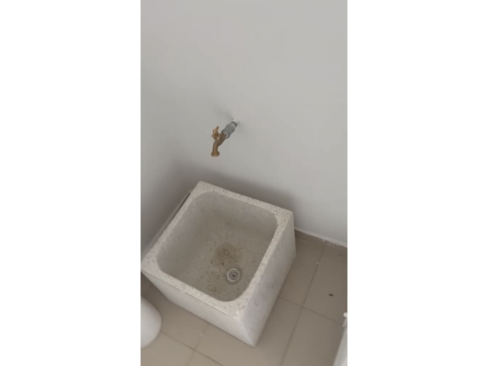Renta de local nuevo para su próximo negocio - Vía Condina - 4