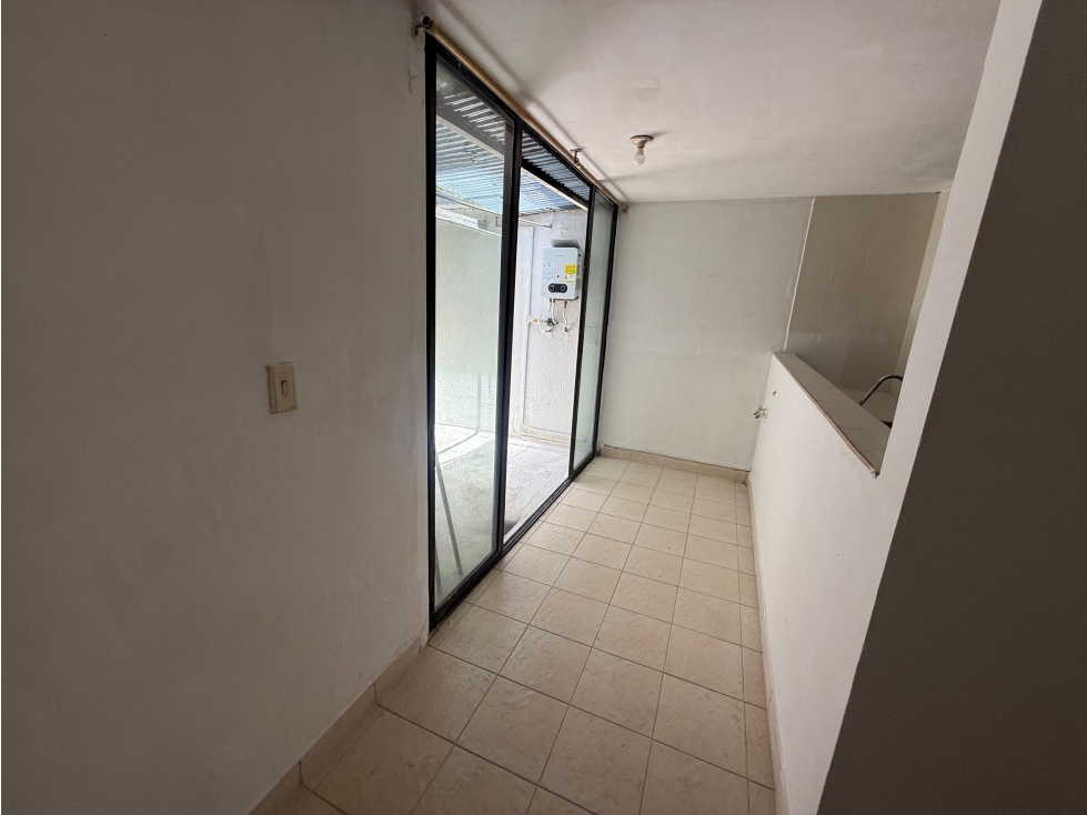 Apartaestudio en Maraya - 48 m², patio y administración incluida — foto 6