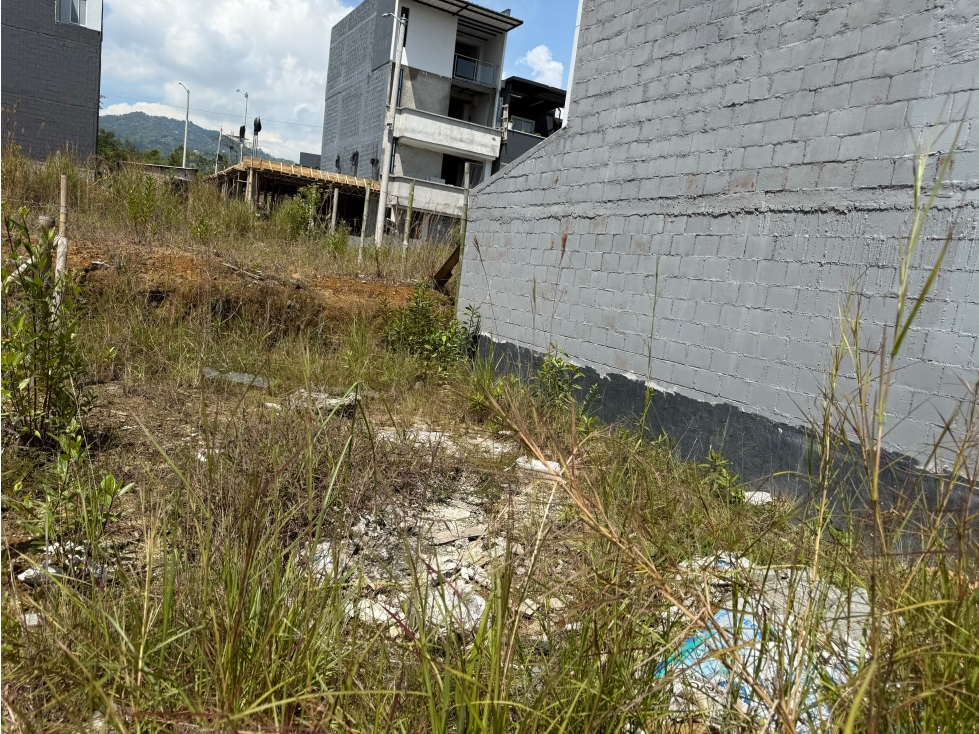 LOTE EN DOSQUEBRADAS - CONSTRUYA SU CASA DE HASTA 3 PISOS - 4