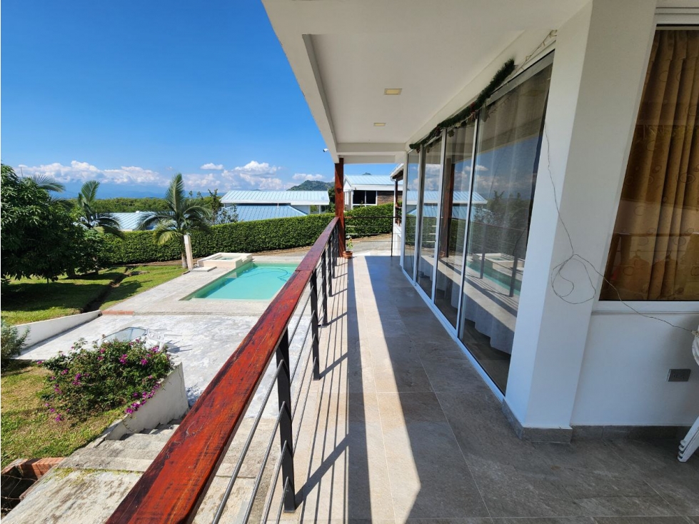 HERMOSA CASA CAMPESTRE EN COMBIA