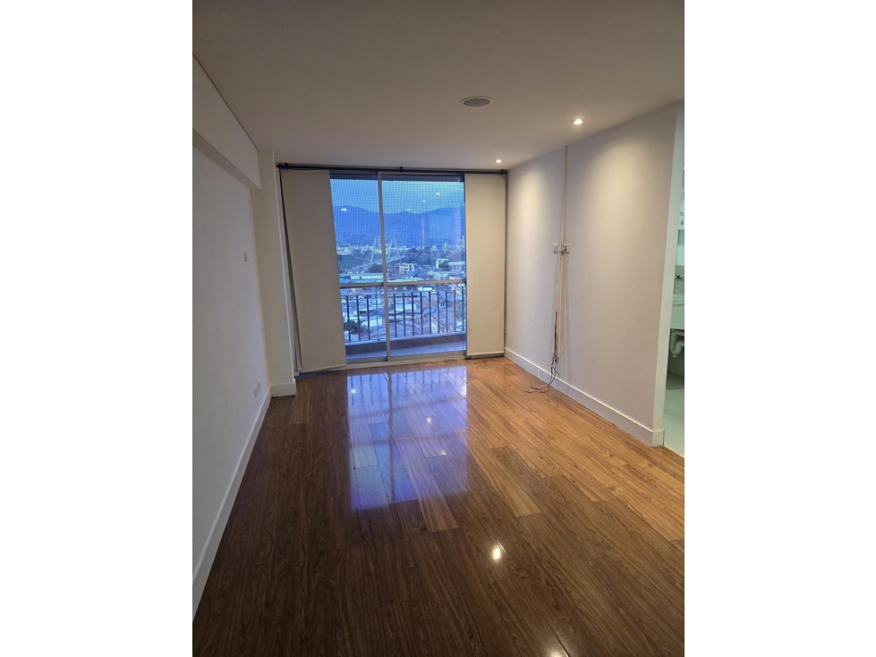 APARTAMENTO EN VENTA, CIRCUNVALAR PISO 9, BALCÓN Y PARQUEADERO — foto 3