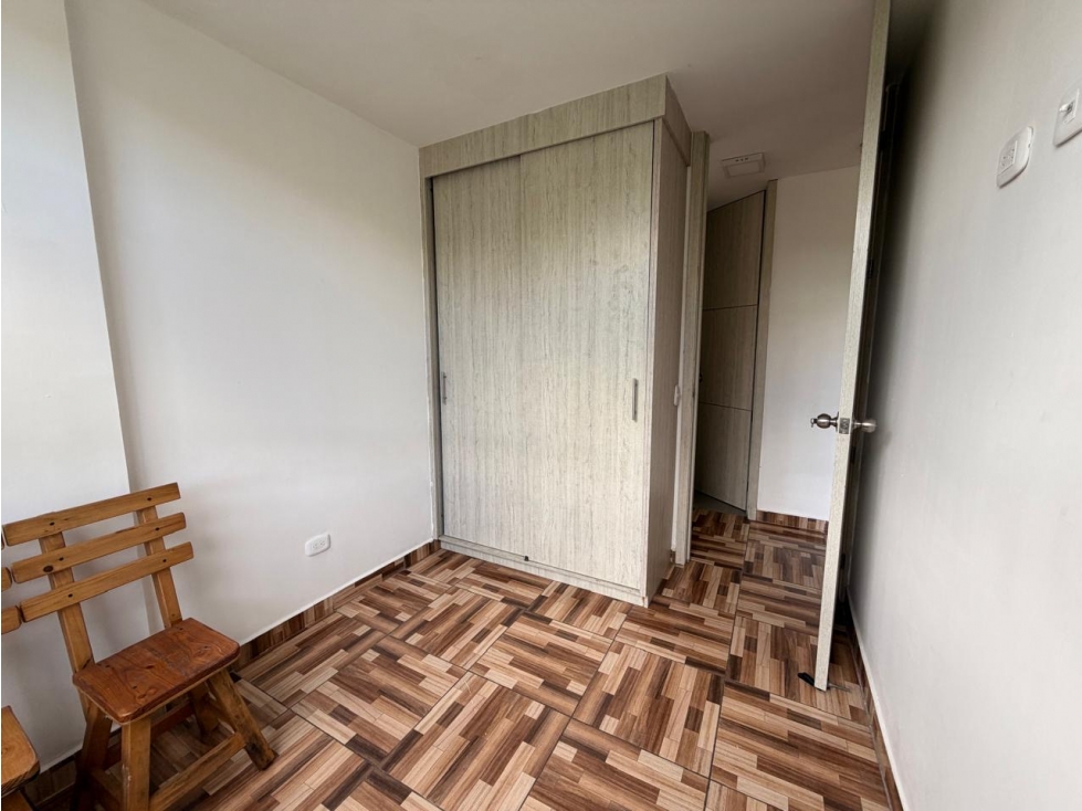 APARTAMENTO EN PRIMER PISO, PATIO PRIVADO Y PARQUEADERO CUBIERTO — foto 6
