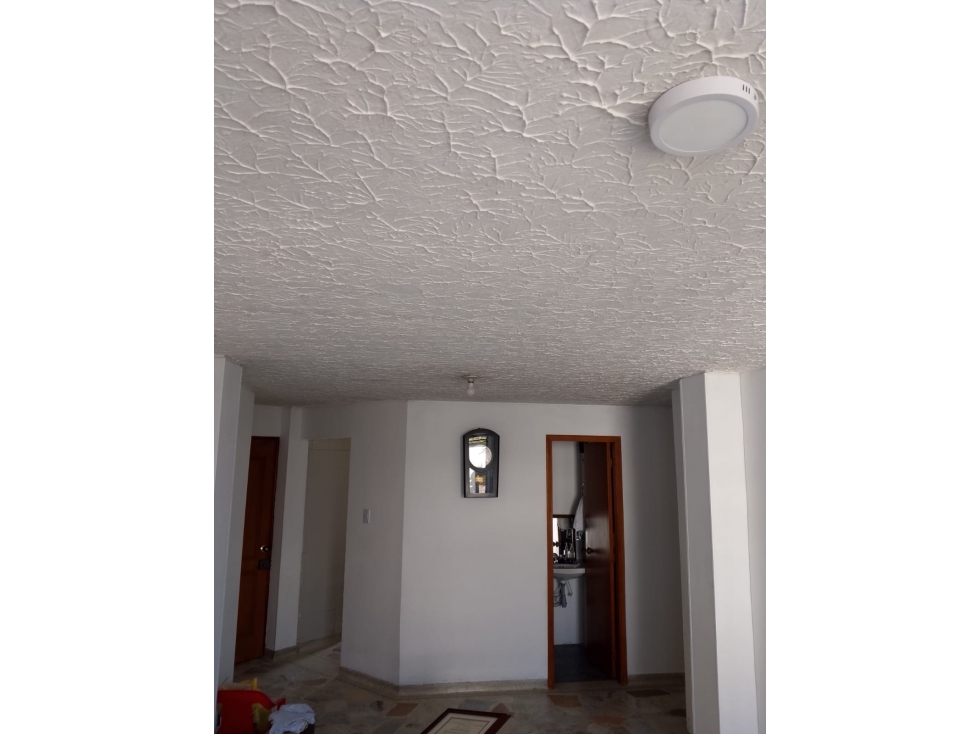 Apartamento en primer piso +parqueadero cubierto +buena ubicación — foto 5