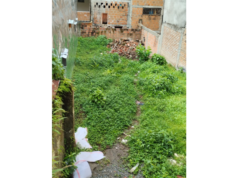 LOTE CON LICENCIA URBANÍSTICA PARA VIVIENDA TRIFAMILIAR PEREIRA — foto 3