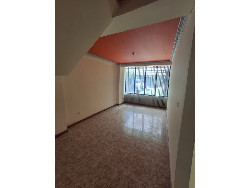 CASA AMPLIA EN POBLADO 1 - 5 HABITACIONES Y DOBLE PARQUEADERO — foto 4