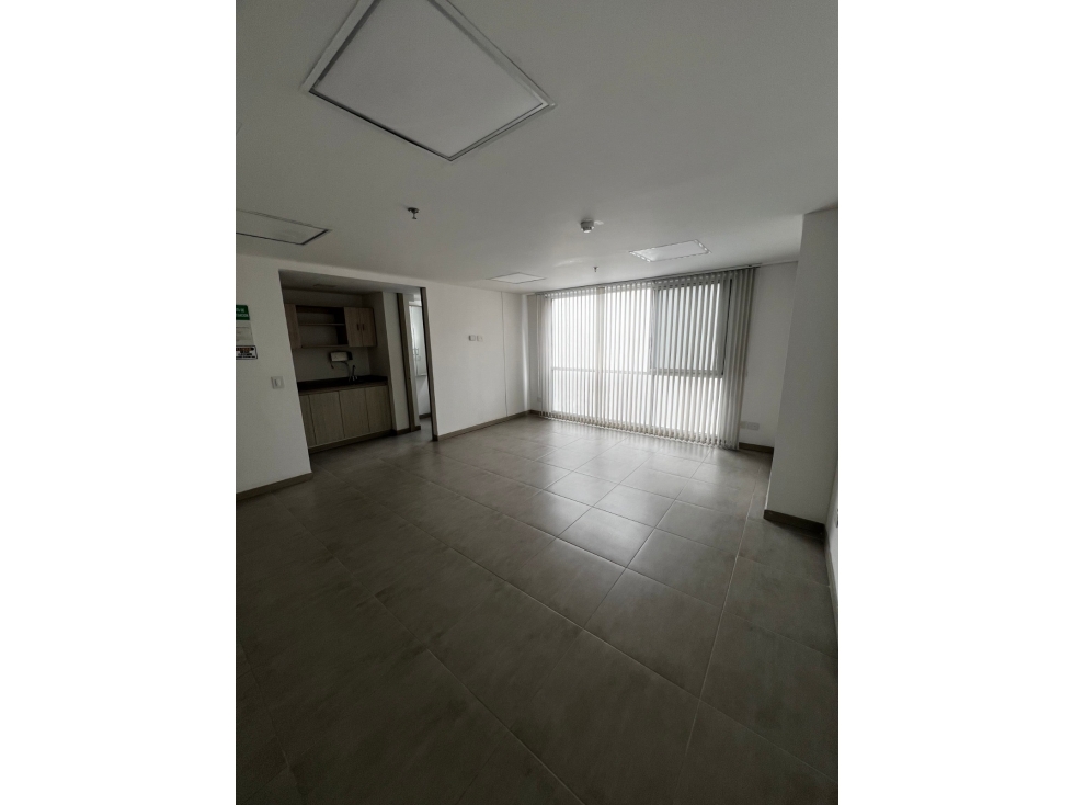 Oficina en Renta? Espacio Profesional de 30 M² con Parqueadero - 3