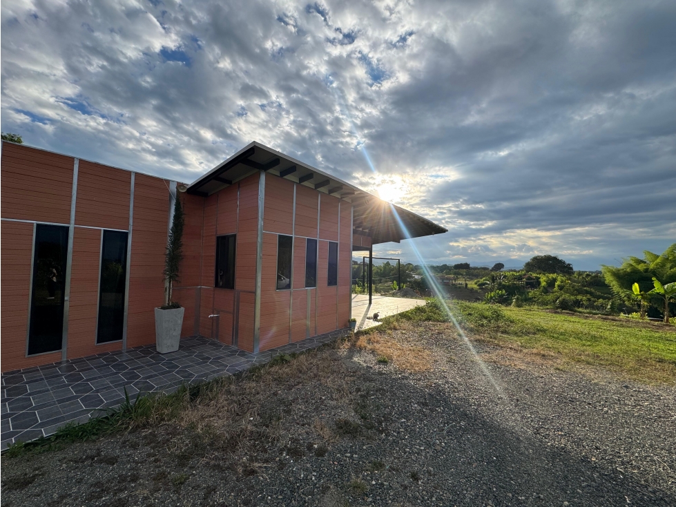 Casa campestre en venta 2.200 m² en Quimbaya, Vereda El Jazmín - 1