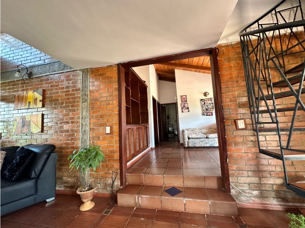 Casa campestre con lote de 3.027 m², balcones y zona BBQ - 4