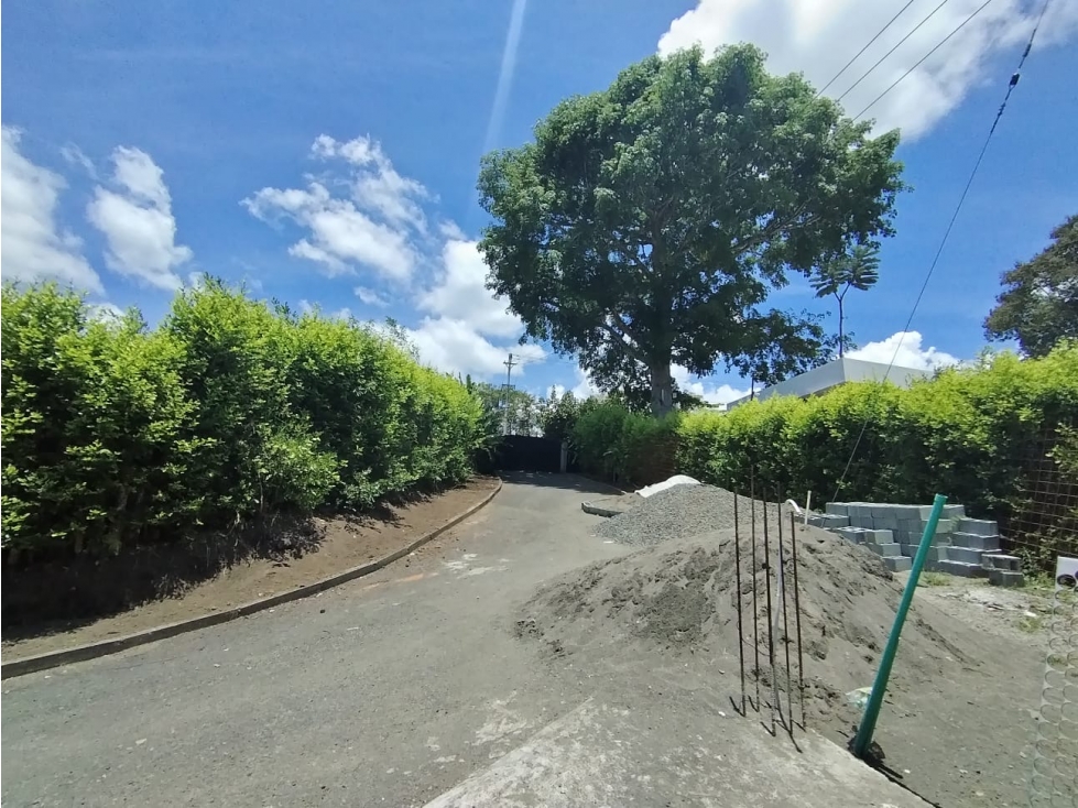 LOTE EN VENTA EN COMBIA PARCELACIÓN CON LAGO Y URBANISMO LISTO — foto 3