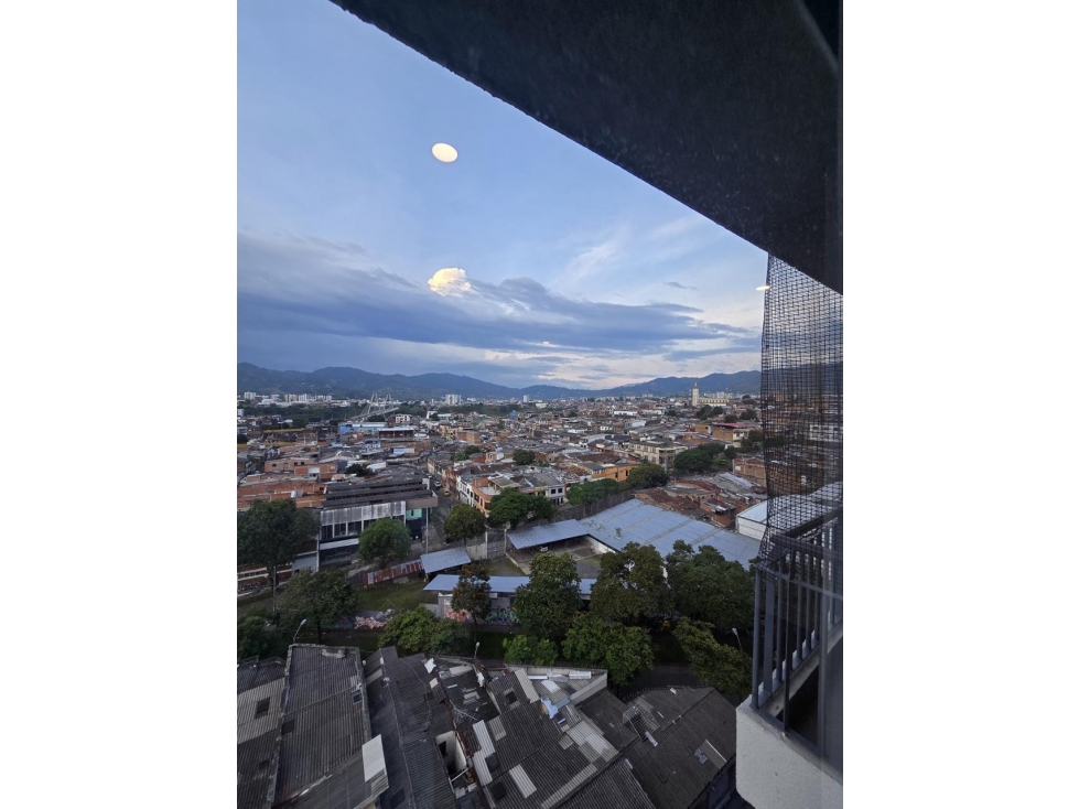 APARTAMENTO EN VENTA, CIRCUNVALAR PISO 9, BALCÓN Y PARQUEADERO — foto 2