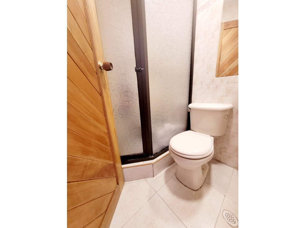 APARTAMENTO EN VENTA EN ÁLAMOS PISO ALTO + 2 PARQUEADEROS. — foto 6