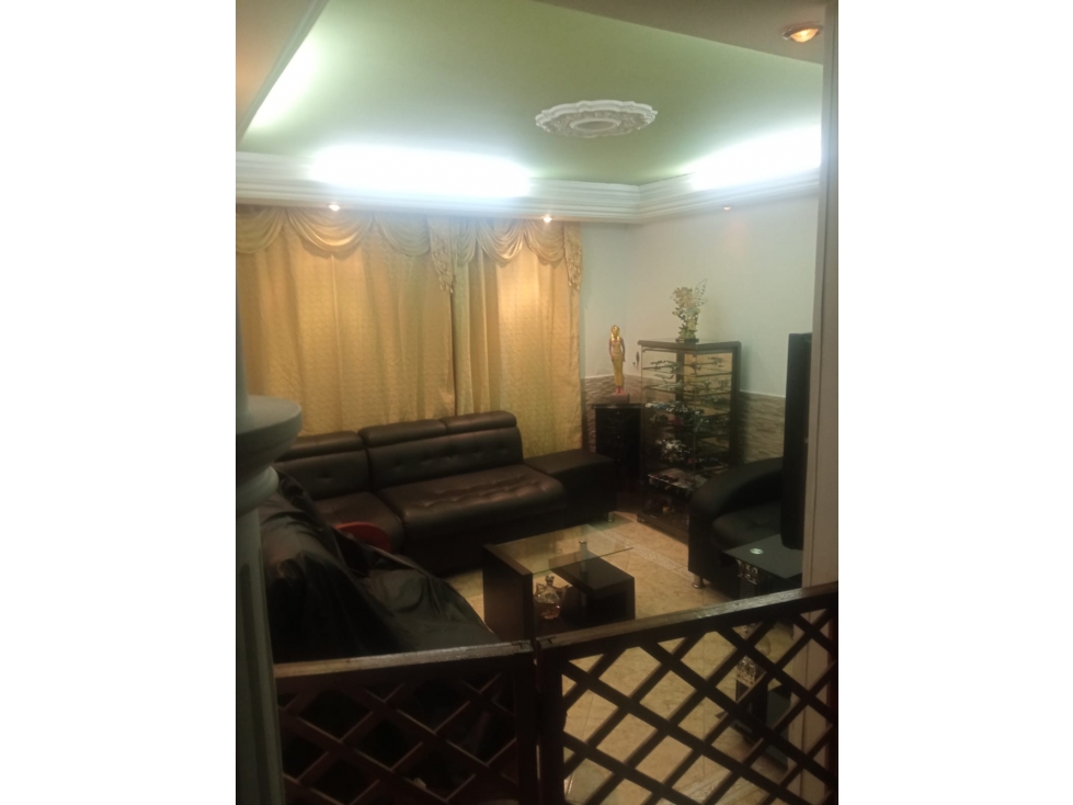 ¡CASA DE 5 HABITACIONES, 3 NIVELES Y MIRADOR EN CENTENARIO! — foto 3