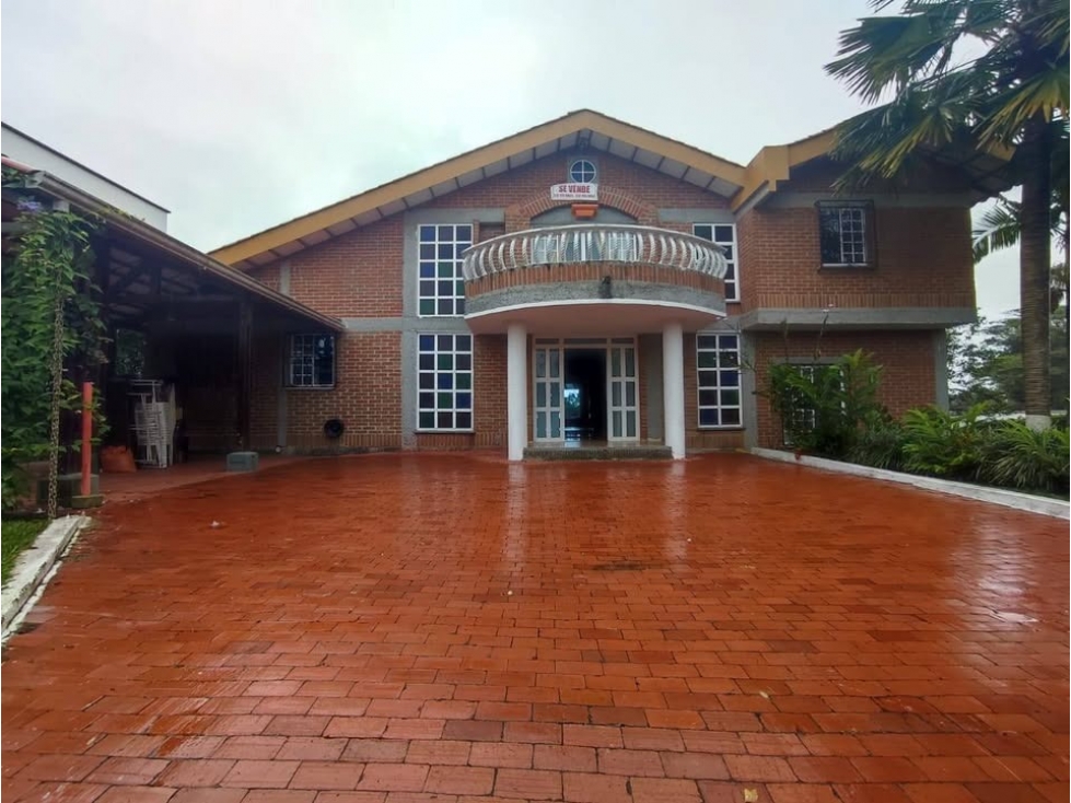 HERMOSA CASA CAMPESTRE EN CERRITOS