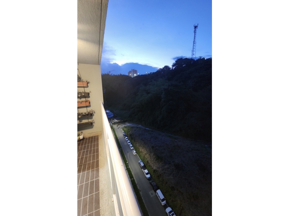 APARTAMENTO EN EL POBLADO, CON BALCÓN Y PARQUEADERO — foto 5