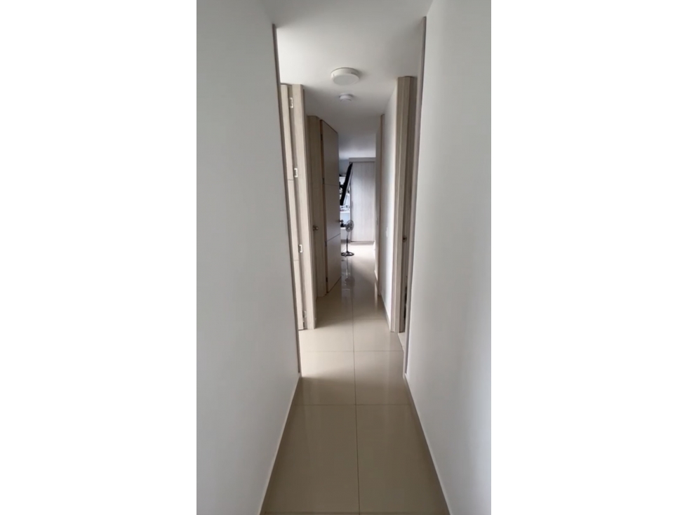 APARTAMENTO EN VENTA 3 HABITACIONES Y PARQUEADERO PROPIO — foto 6