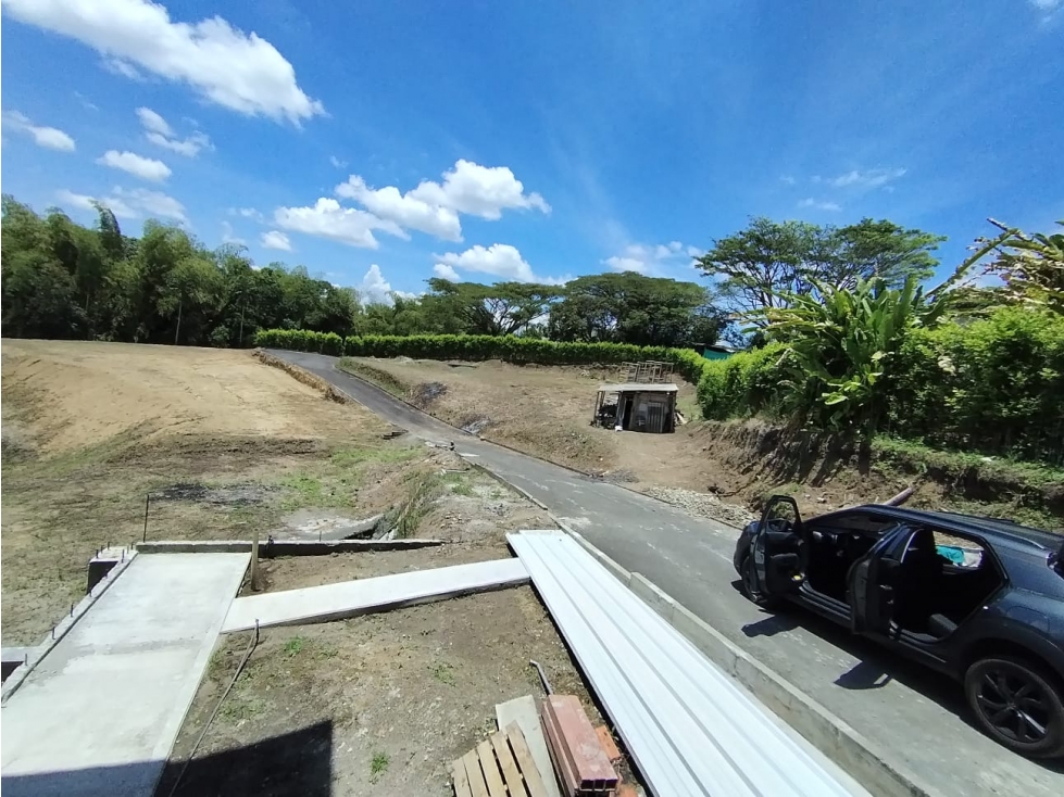 LOTE EN VENTA EN COMBIA PARCELACIÓN CON LAGO Y URBANISMO LISTO — foto 2