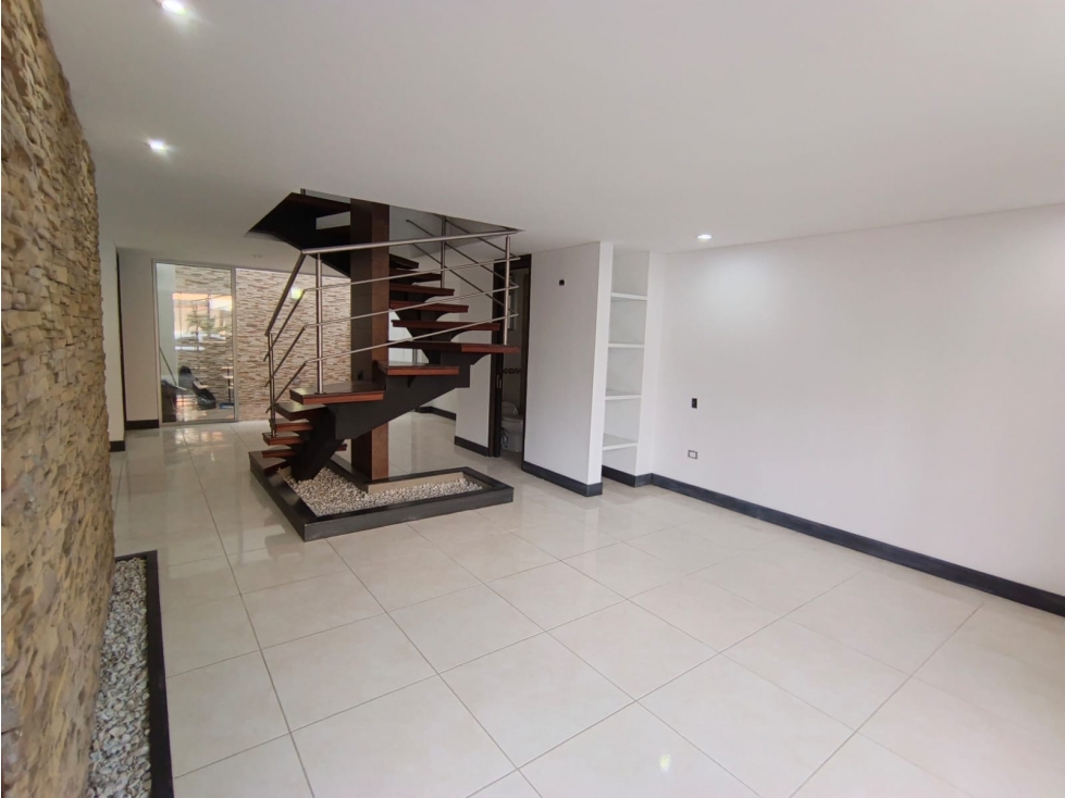 Casa en venta en Villa Olímpica con 4 habitaciones y garaje — foto 2