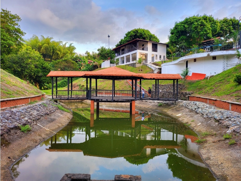 RENTA DE CASA CAMPESTRE 3.800 M² CON PISCINA, JACUZZI Y LAGO — foto 6