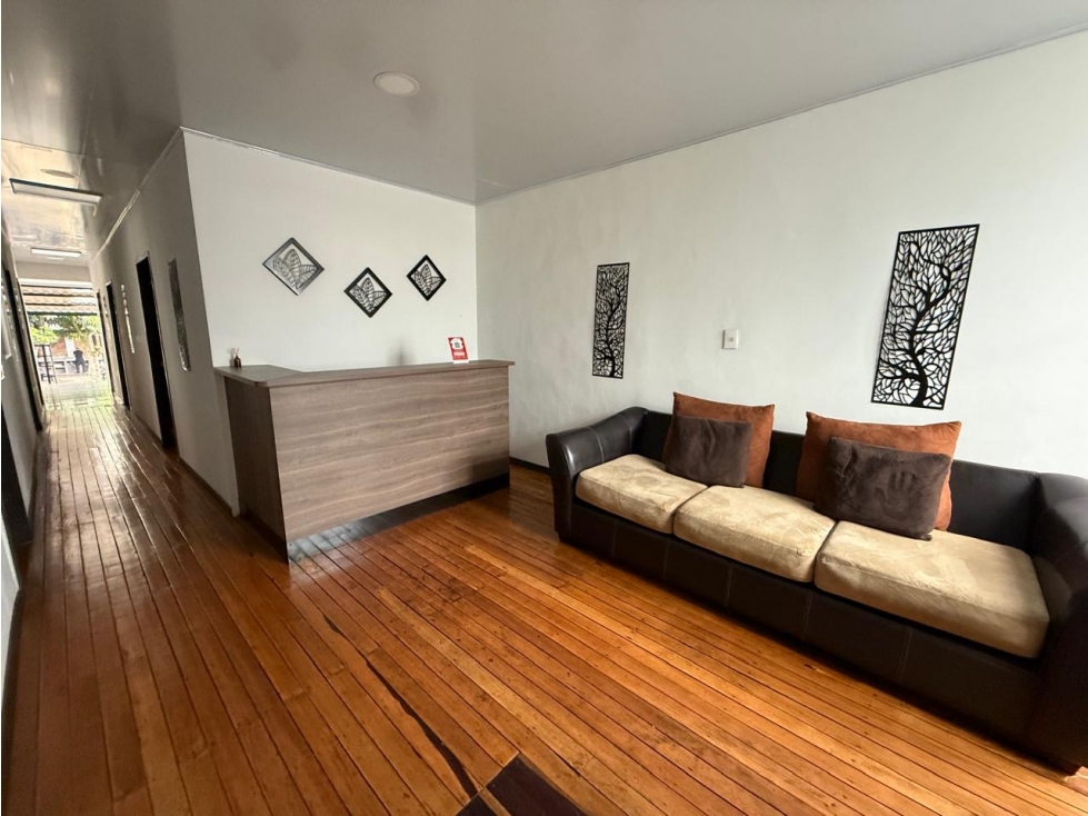 CASA COMERCIAL EN RENTA EN EL CENTRO CON 13 HABITACIONES