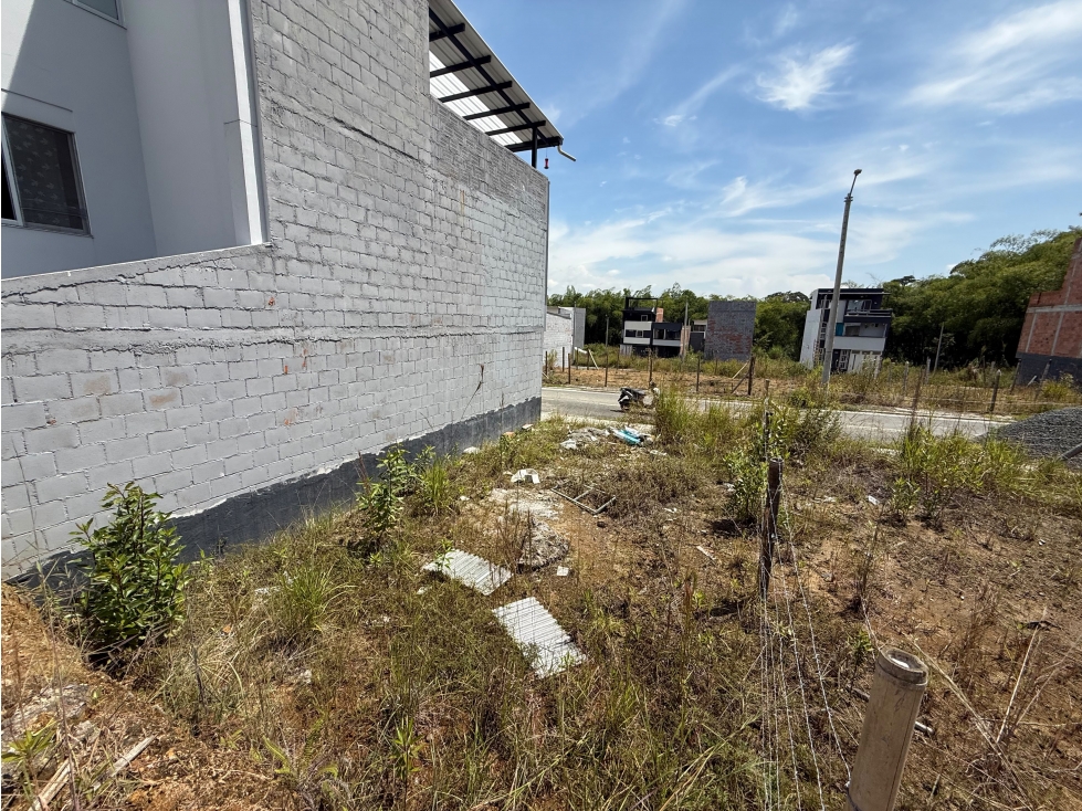 LOTE EN DOSQUEBRADAS - CONSTRUYA SU CASA DE HASTA 3 PISOS - 6