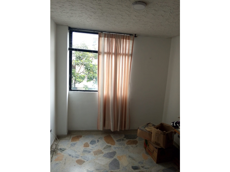 Apartamento en primer piso +parqueadero cubierto +buena ubicación — foto 6