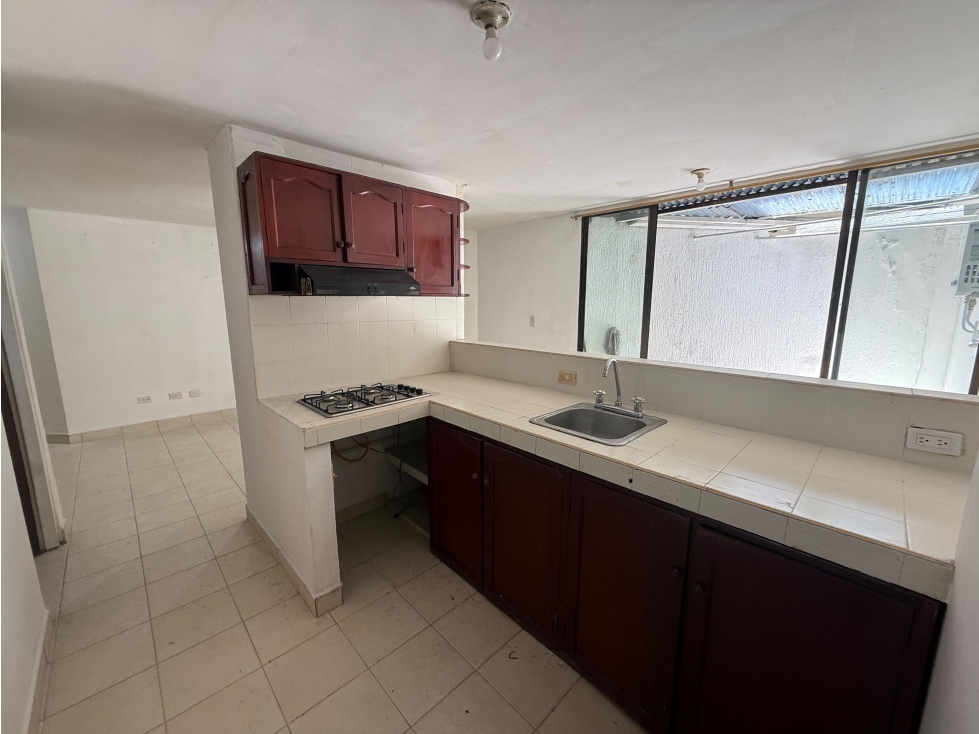Apartaestudio en Maraya - 48 m², patio y administración incluida