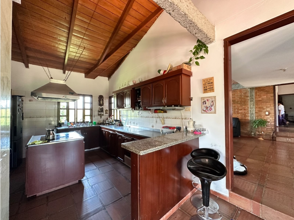 Casa campestre con lote de 3.027 m², balcones y zona BBQ - 5