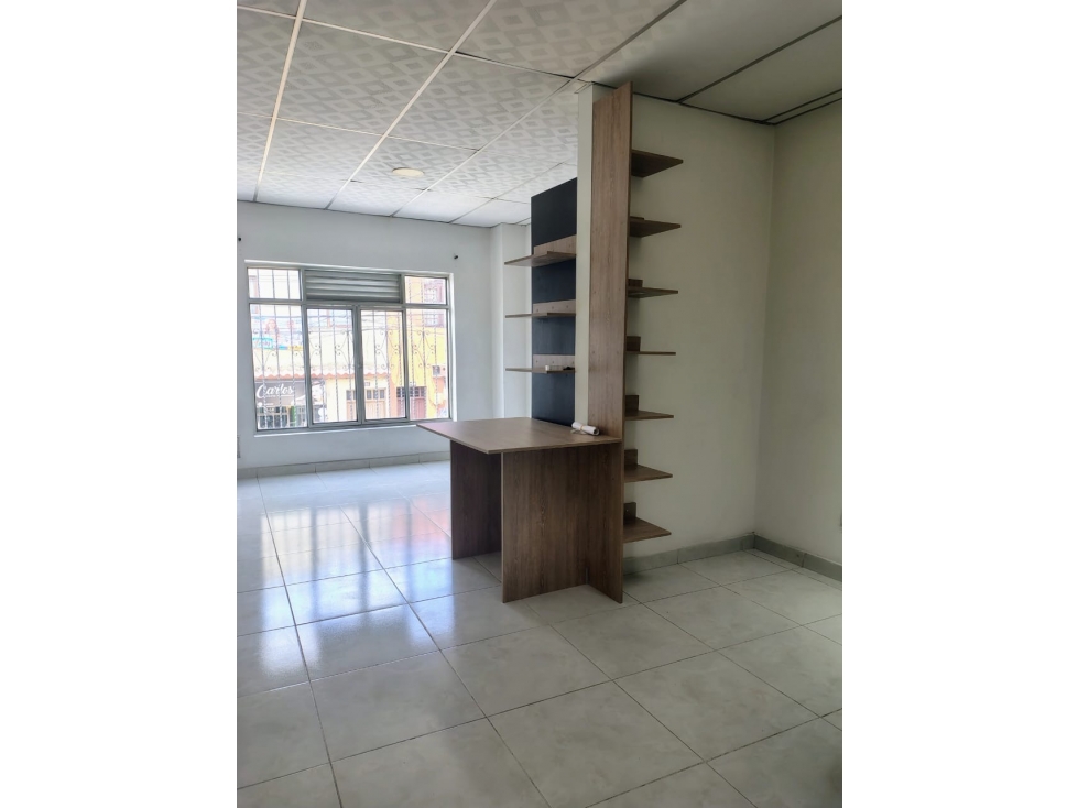 Casa con apartaestudios y locales comerciales Centro de Pereira — foto 2