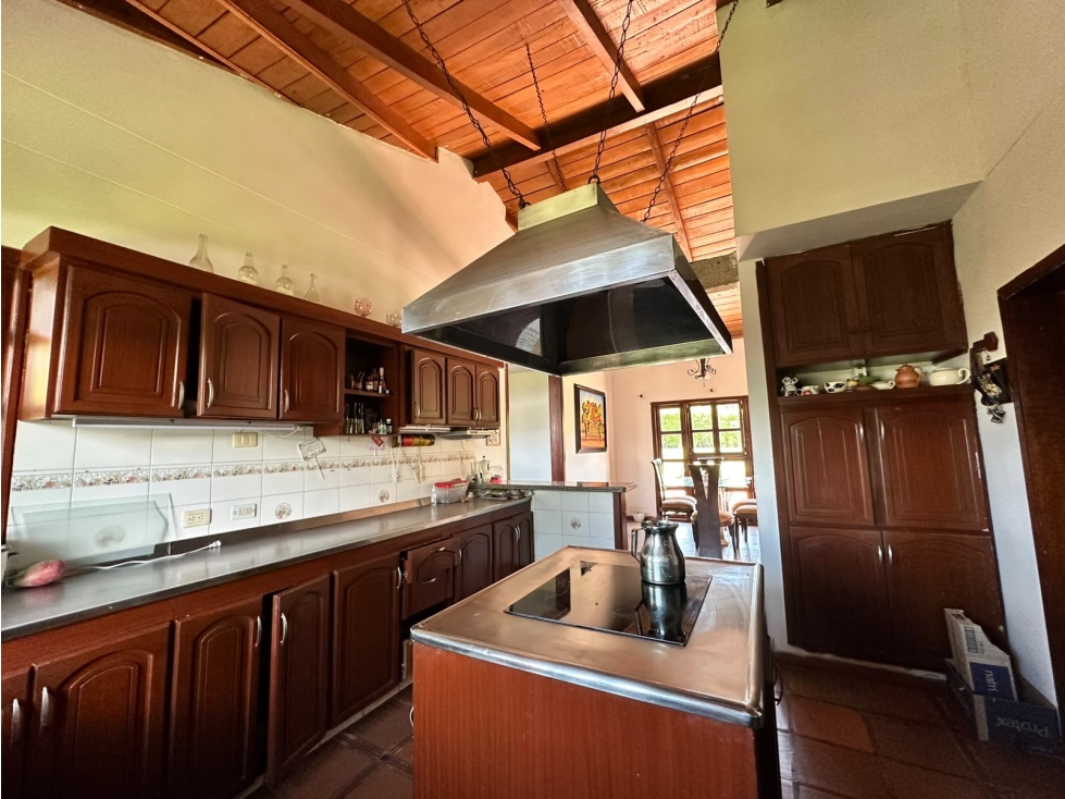 Casa campestre con lote de 3.027 m², balcones y zona BBQ - 6