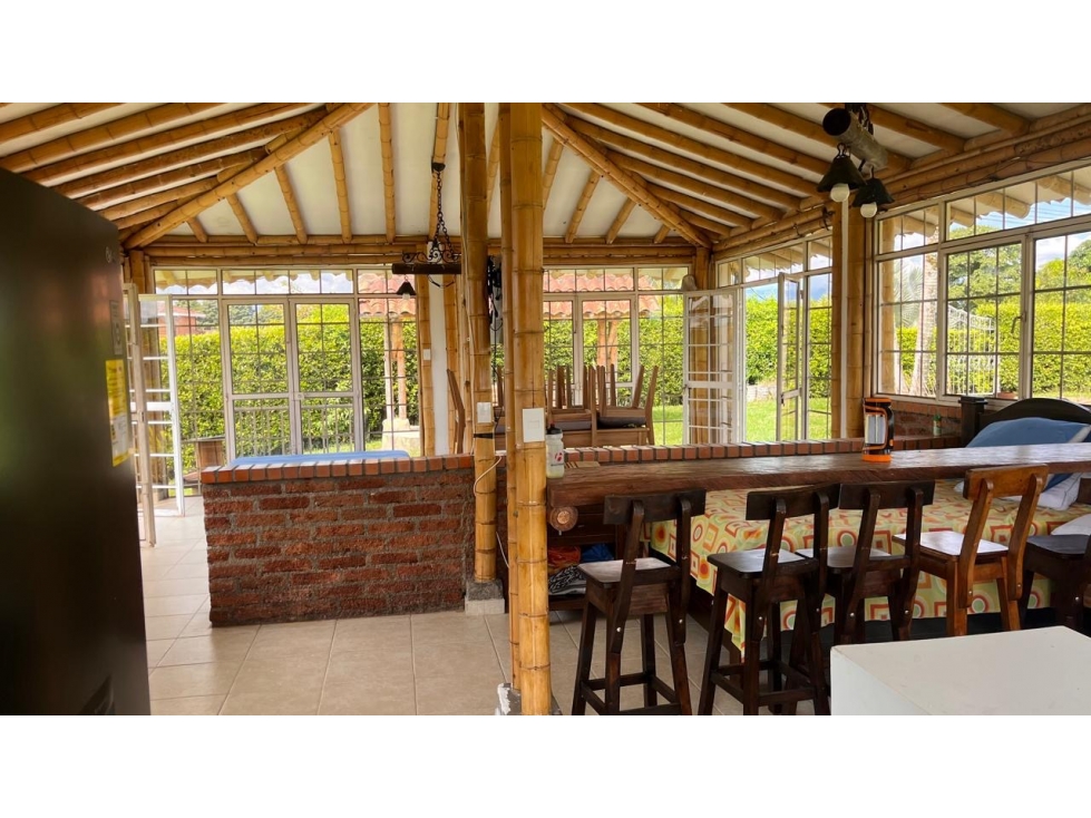 CHALET EN VENTA - CASI 4.000 M² DE NATURALEZA, VÍA A ALCALÁ - 3