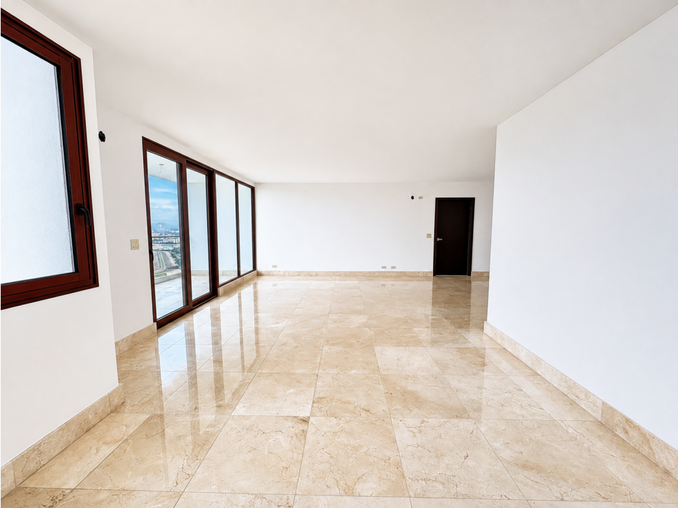 VENTA DE APARTAMENTO EN THE COLONIAL, SANTA MARIA, CIUDAD DE PANAMA — foto 3