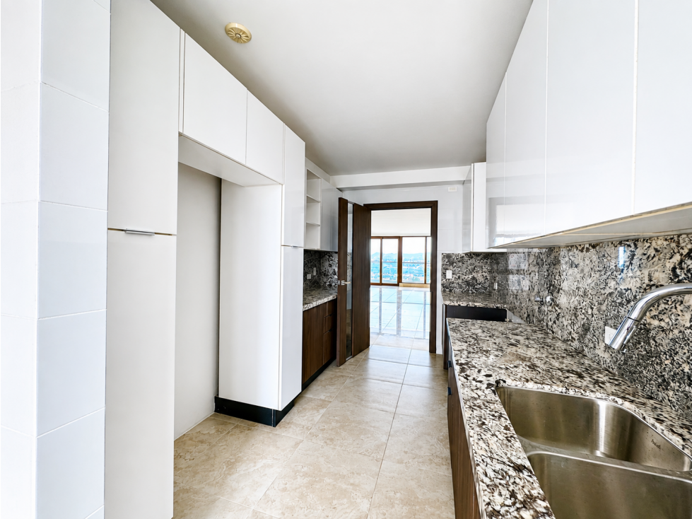 VENTA DE APARTAMENTO EN THE COLONIAL, SANTA MARIA, CIUDAD DE PANAMA — foto 5