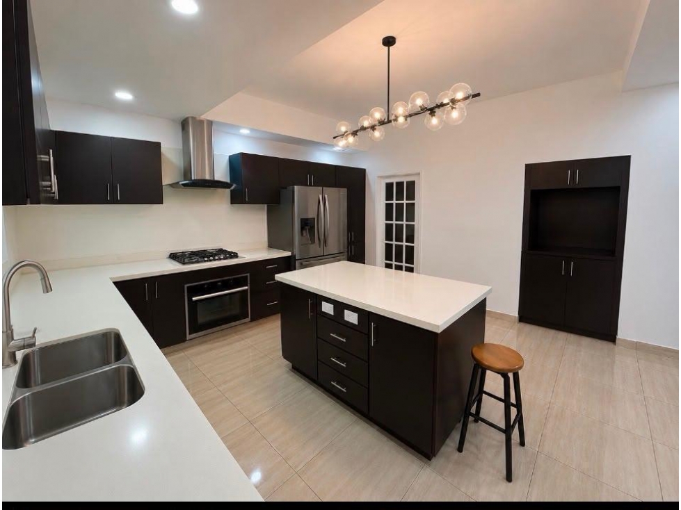 VENTA DE CASA ÚNICA DÚPLEX EN ALBROOK - CONSTRUCCIÓN AMERICANA — foto 5