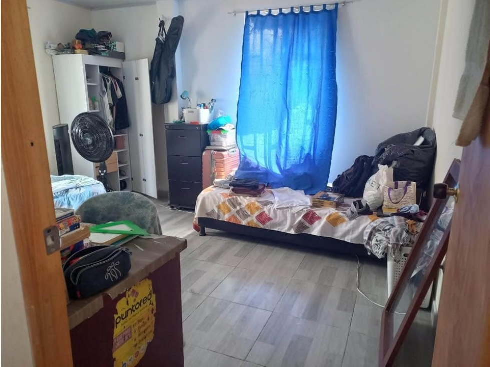 SE VENDE CASA ESQUINERA DE 3 PISOS CON LOCALES COMERCIALES — foto 4