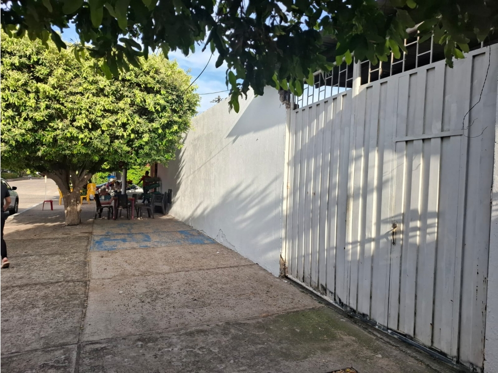 SE VENDE PREDIO CON DOS LOCALES COMERCIALES - 3
