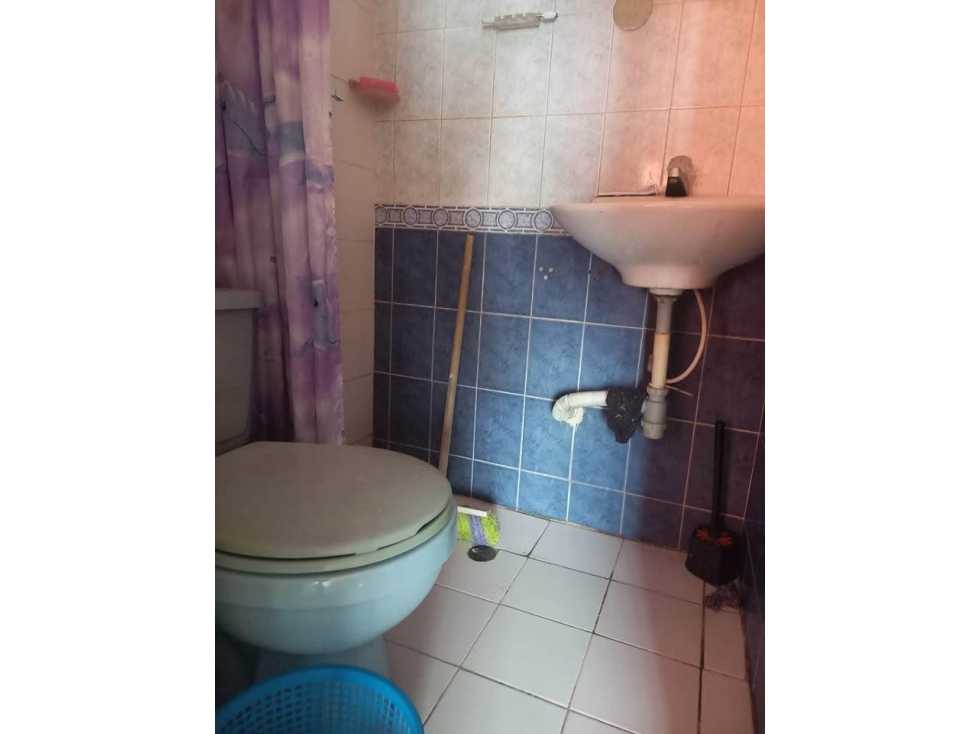 SE VENDE CASA ESQUINERA DE 3 PISOS CON LOCALES COMERCIALES — foto 5
