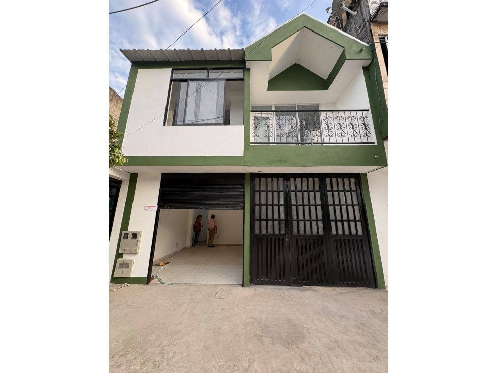 SE VENDE CASA MULTIFAMILIAR CON LOCAL Y 4 UNIDADES DE VIVIENDA