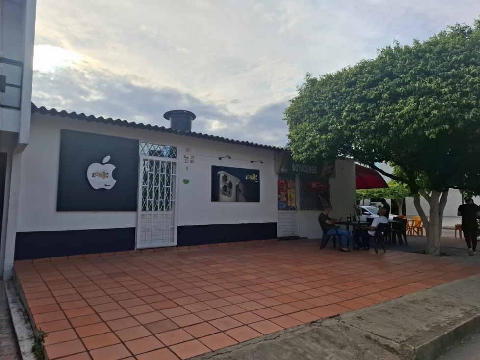 SE VENDE PREDIO CON DOS LOCALES COMERCIALES - 2