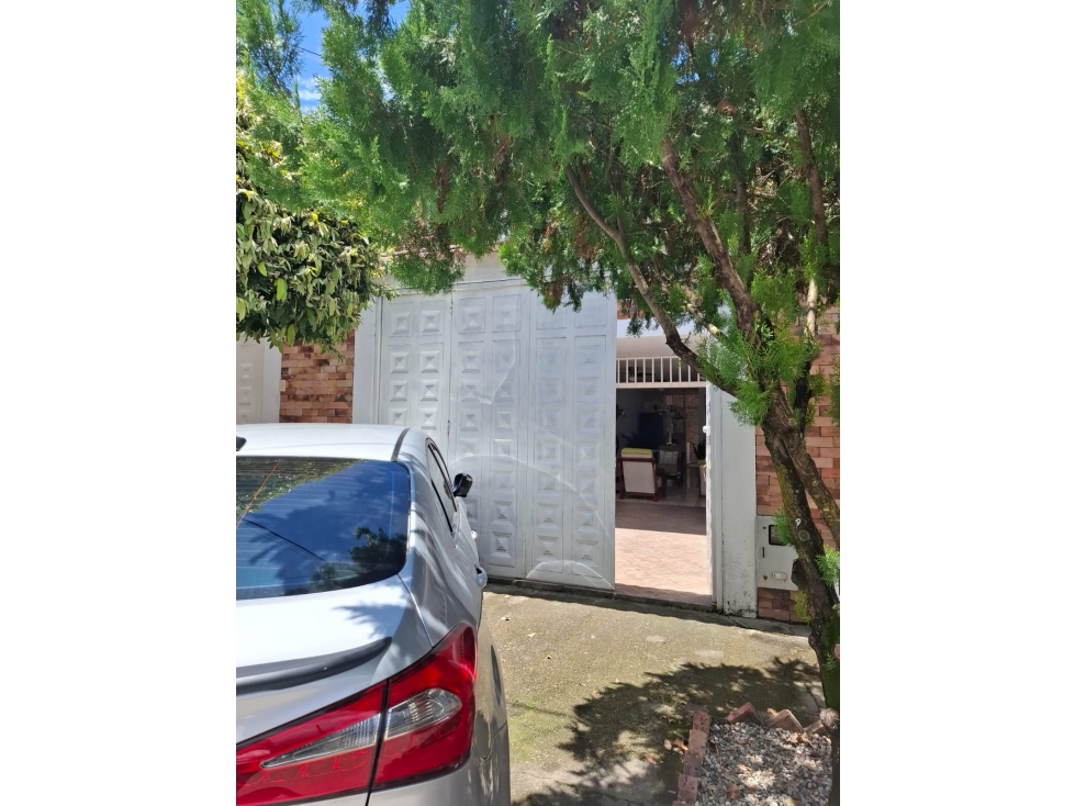 SE VENDE CASA UNIFAMILIAR BARRIO CARIBABARE