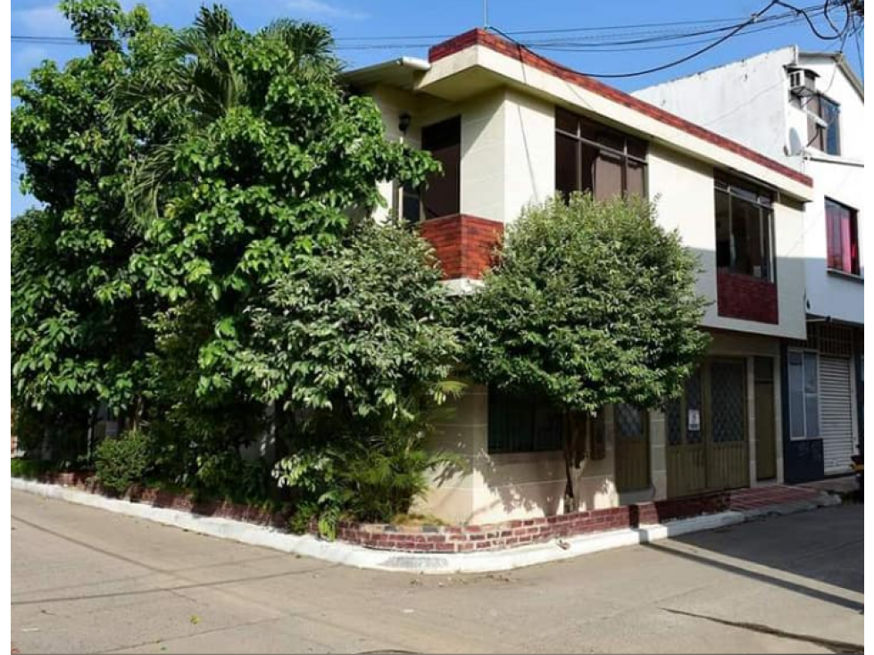 SE VENDE CASA ESQUINERA CON 3 UNIDADES DE VIVIENDA INDEPENDIENTES