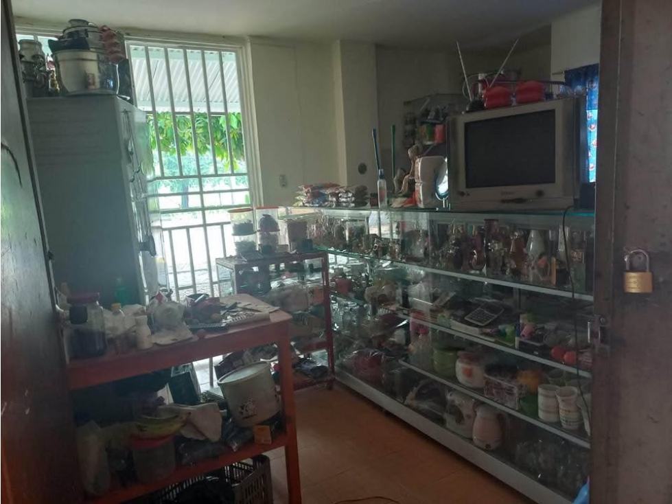 SE VENDE CASA ESQUINERA DE 3 PISOS CON LOCALES COMERCIALES — foto 6