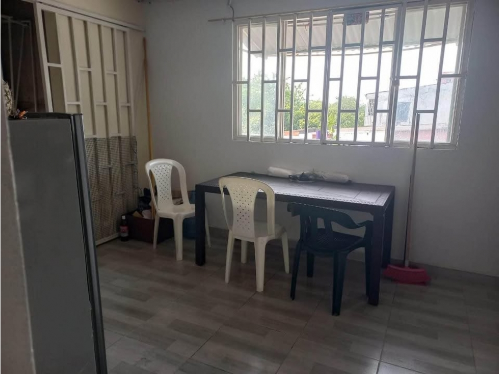 SE VENDE CASA ESQUINERA DE 3 PISOS CON LOCALES COMERCIALES — foto 3