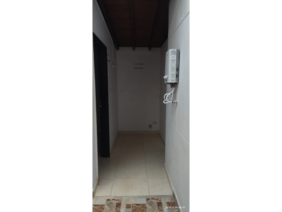 SE ARRIENDA APARTAMENTO EN LAURELES, SECTOR LA CASTELLANA — foto 4