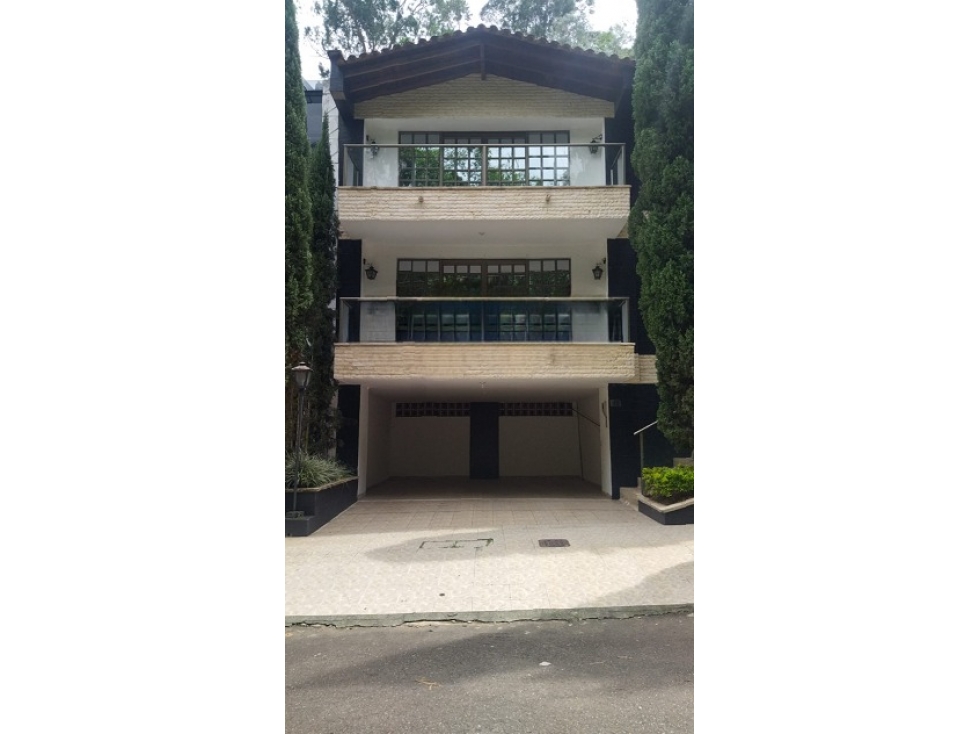 SE ARRIENDA CASA EN SABANETA, SECTOR LA DOCTORA. - 1