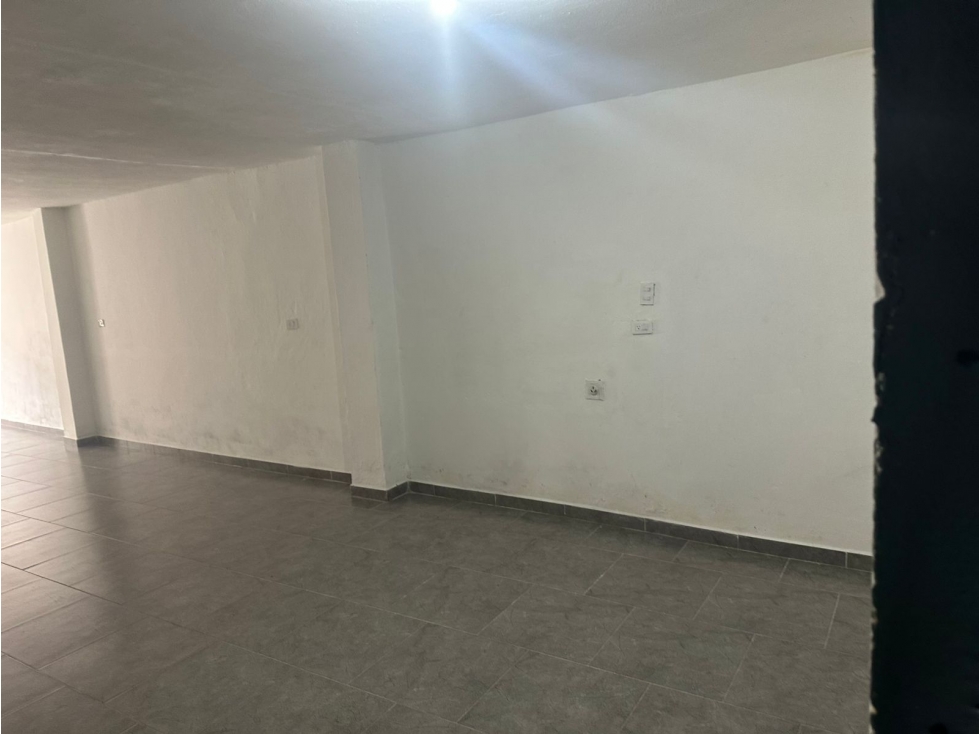 SE ARRIENDA LOCAL COMERCIAL EN ITAGUI, SECTOR LAS MARGARITAS.
