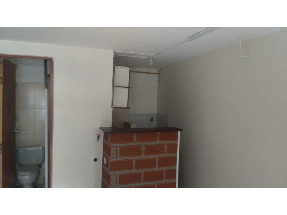 SE ARRIENDA APARTAESTUDIO EN SABANETA , SECTOR LA CUENCA