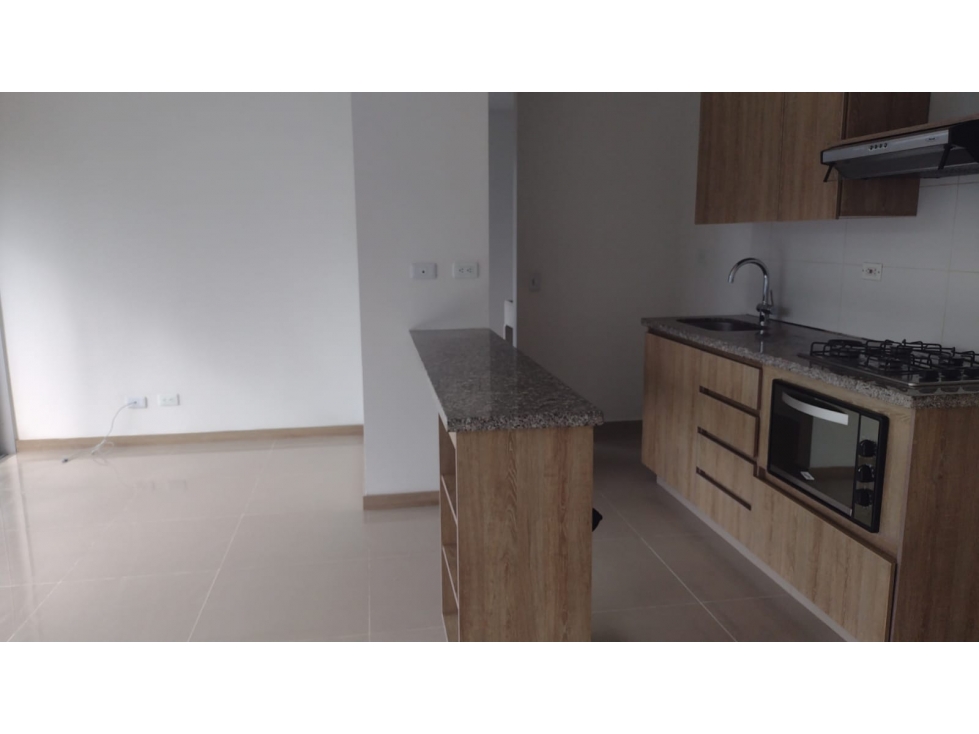 SE ARRIENDA APARTAMENTO EN SABANETA, SECTOR CAÑAVERALEJO — foto 2