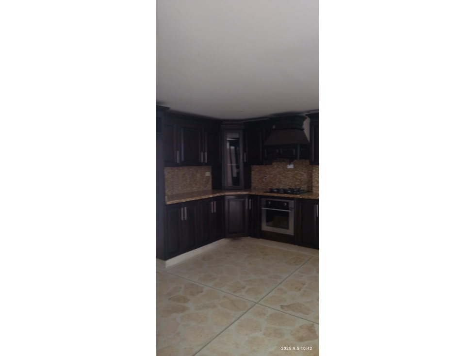 SE ARRIENDA CASA EN SABANETA, SECTOR LA DOCTORA. - 2