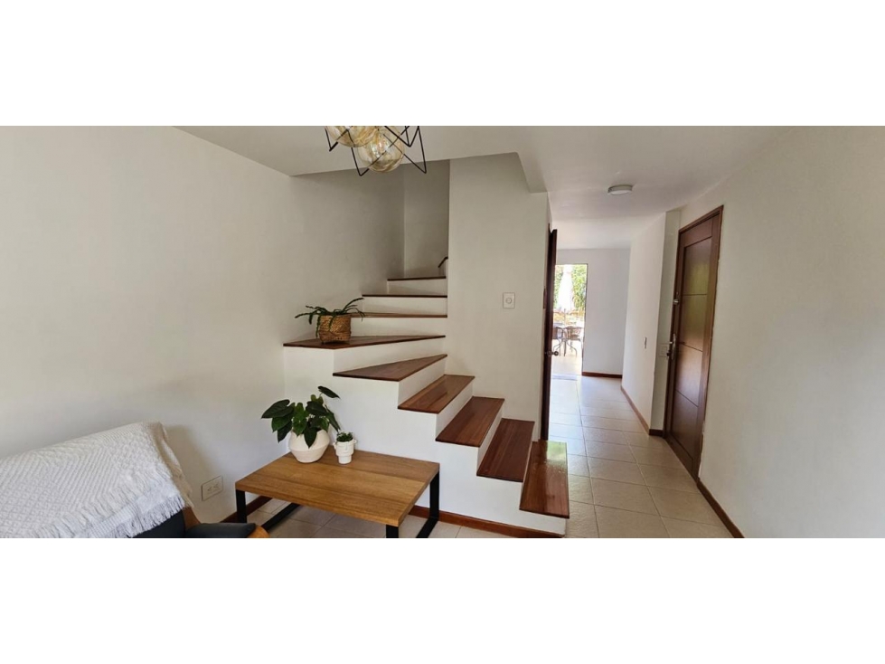SE ARRIENDA CASA UNIFAMILIAR EN ENVIGADO, SECTOR ANTILLAS